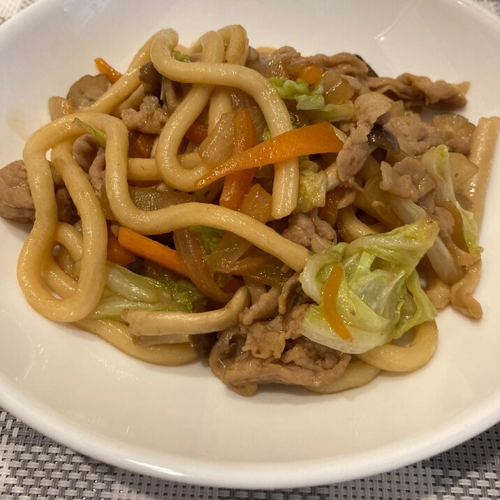 具沢山☆すき焼き風味の焼きうどん♪